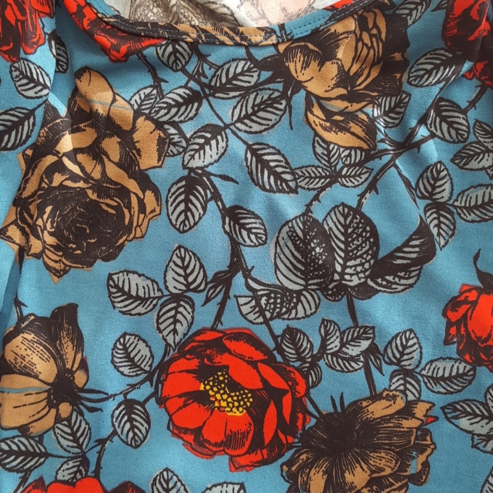Lularoe New Rose Classic T Top NWT - Picture 6 of 6